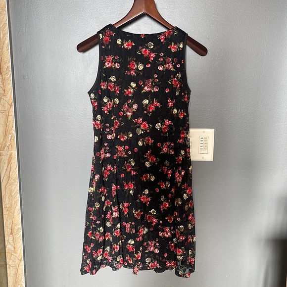 Cute floral dress size small, just above knee - Picture 4 of 5
